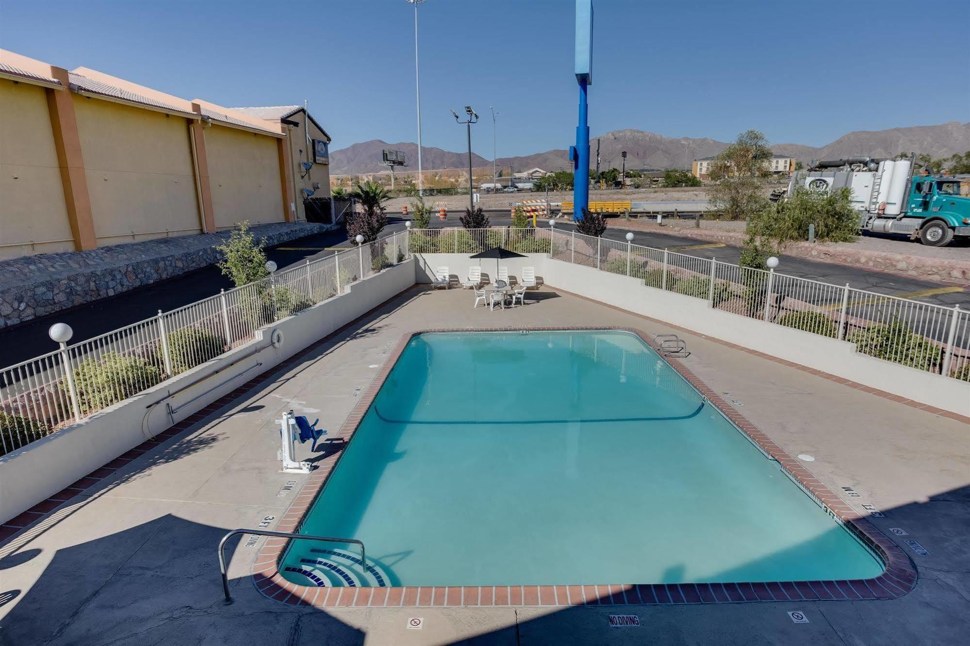 Motel 6-El Paso, Tx - West Exterior photo